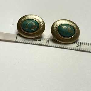 Vintage Gold Tone and Turquoise Colored Center Oval Clip on Earrings